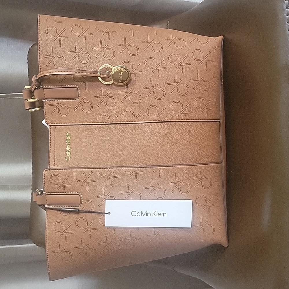 Calvin Klein, Suri Tote